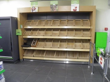 myymälähylly nahkatavarat laukut